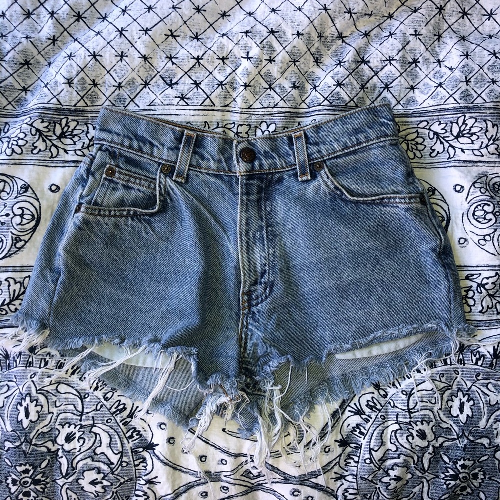 vintage high waisted levi jean shorts